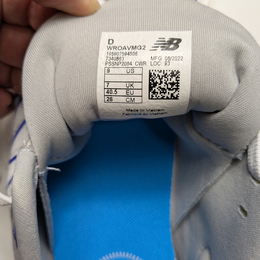 New Balance White and Blue Women's Sneakers - Picture 6 of 12